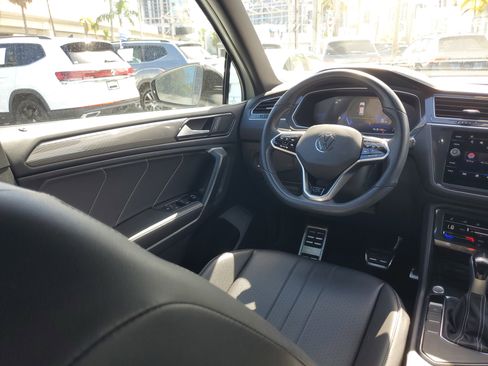 Used 2023 Volkswagen Tiguan SE R-Line image 14