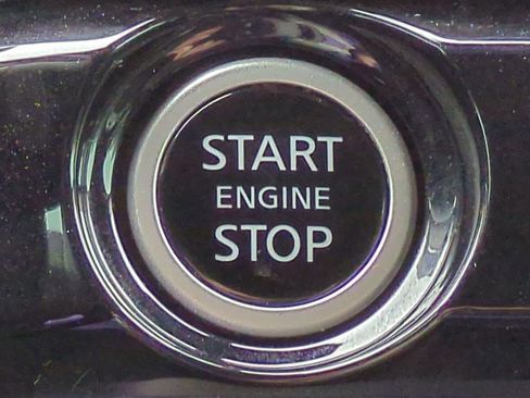 Used 2024 Nissan Pathfinder Platinum image 32