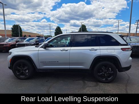 Certified 2025 Jeep Grand Cherokee Limited w/ Black Appearance Package AWD/4WD image 7
