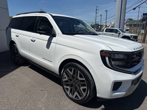 Certified 2025 Ford Expedition Platinum w/ Platinum Ultimate Package AWD/4WD image 4