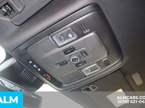 Used 2025 GMC Yukon Denali RWD image 37