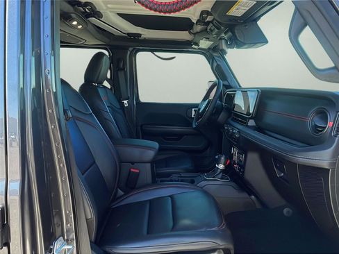 Used 2024 Jeep Wrangler Unlimited Rubicon w/ Technology Group image 13