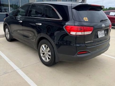 Used 2018 Kia Sorento L FWD image 4