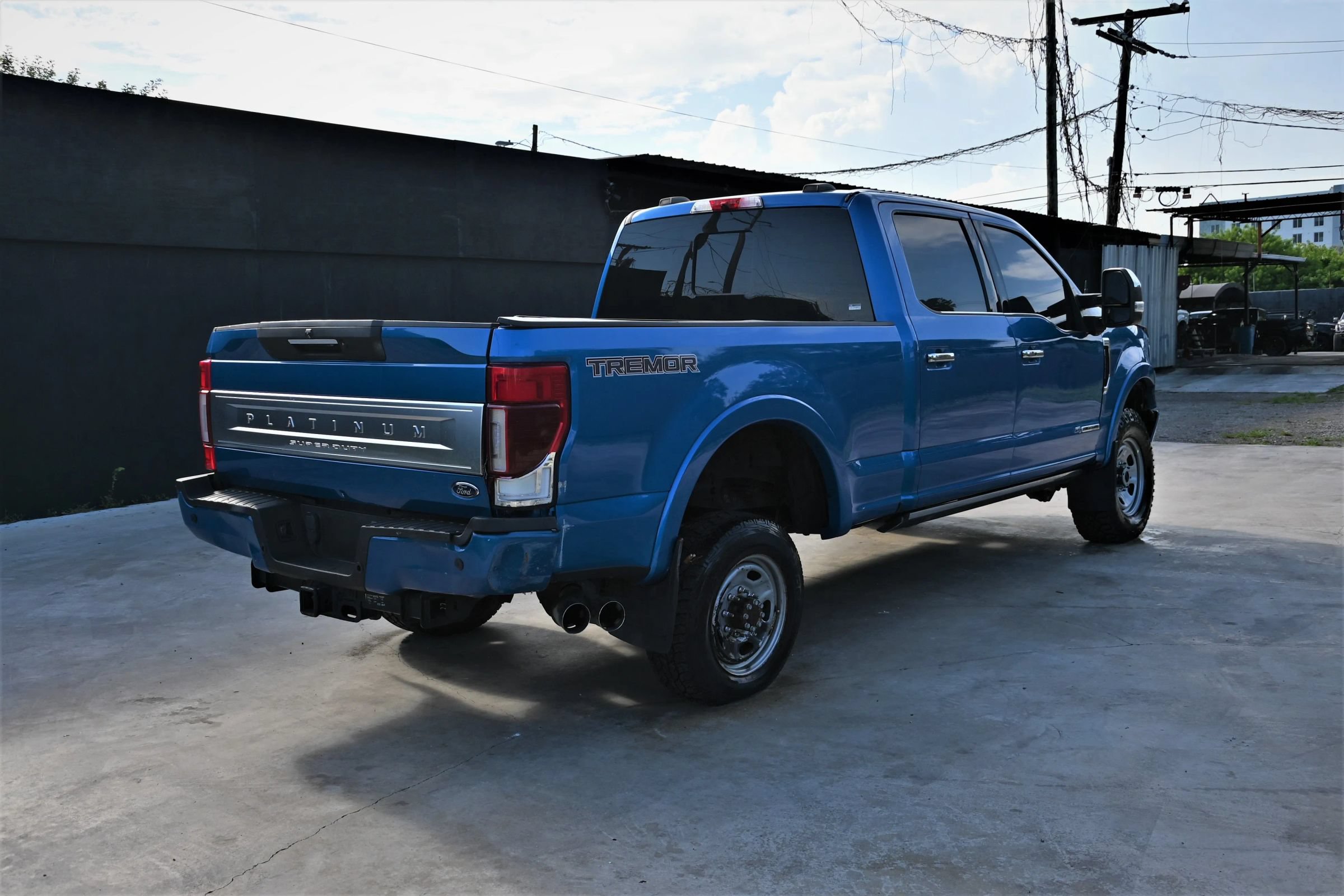 Used 2021 Ford F250 Platinum w/ Tremor Off-Road Package AWD/4WD image 3