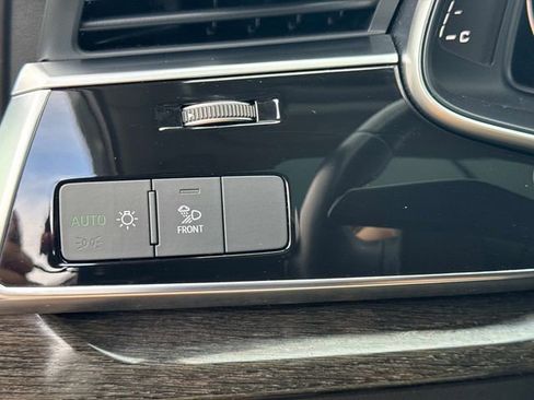 Used 2022 Audi Q7 2.0T Premium w/ Convenience Package AWD/4WD image 29