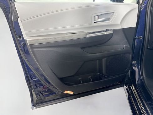 Used 2025 Toyota Sienna XLE AWD/4WD image 13