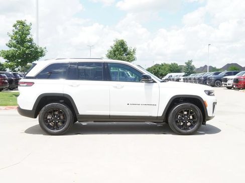 New 2026 Jeep Grand Cherokee Altitude AWD/4WD image 10
