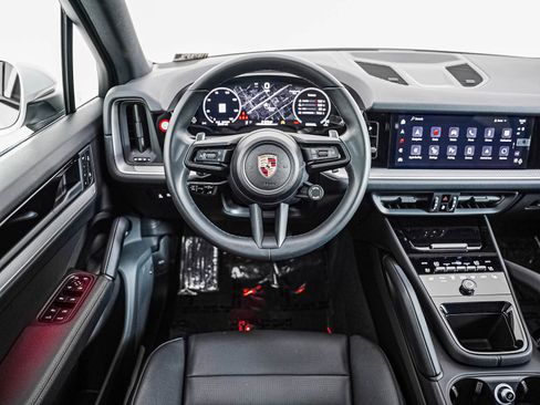 Certified 2025 Porsche Cayenne AWD/4WD image 16
