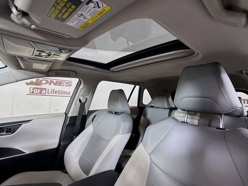 Used 2019 Toyota RAV4 Limited w/ Carpet Mat Package AWD/4WD image 11