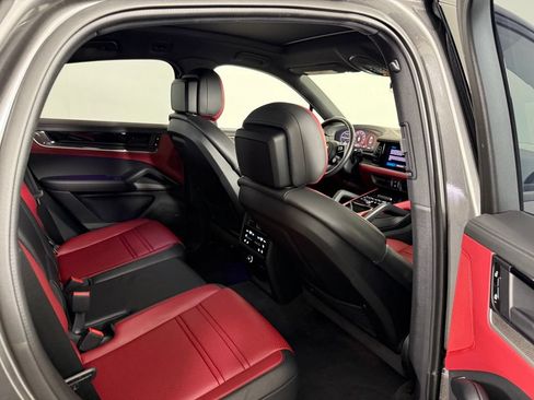 Certified 2025 Porsche Cayenne S AWD/4WD image 17