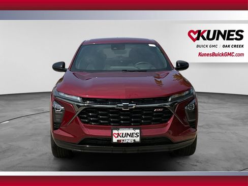 Used 2025 Chevrolet Trax RS w/ Driver Confidence Package FWD image 3