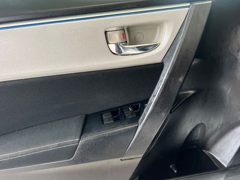 Used 2015 Toyota Corolla LE image 12