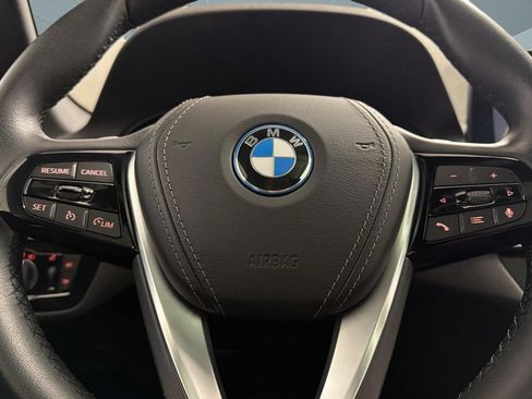 Used 2023 BMW 530e w/ Premium Package image 17