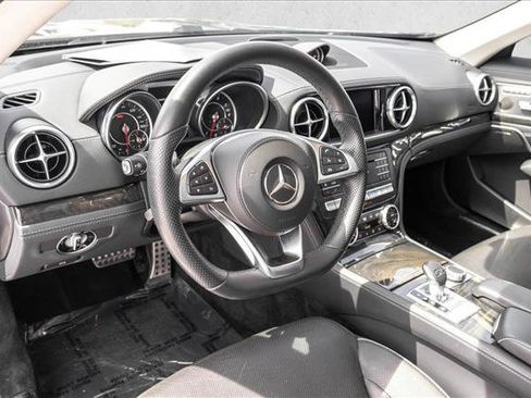 Used 2018 Mercedes-Benz SL 550 image 10
