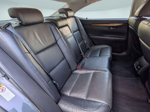 Used 2013 Lexus ES 300h w/ Luxury Pkg FWD image 30