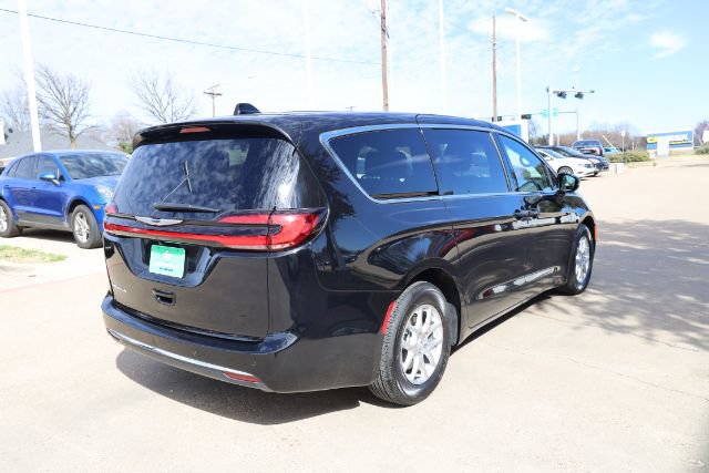 Used 2026 Chrysler Pacifica Select FWD image 6