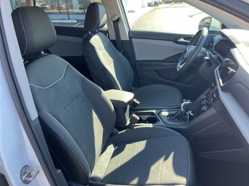 Used 2023 Volkswagen Taos SE image 23