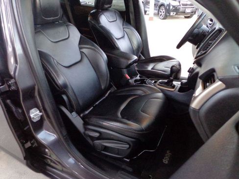 Used 2017 Jeep Cherokee Limited image 17