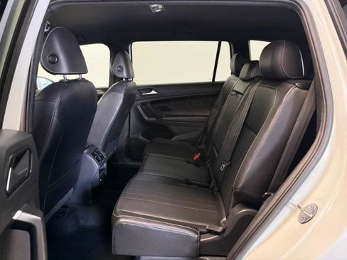 Used 2022 Volkswagen Tiguan SE R-Line FWD image 18