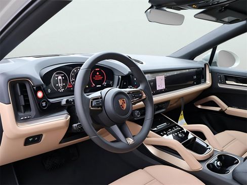New 2026 Porsche Cayenne Coupe image 4