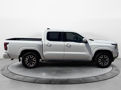 Used 2023 Nissan Frontier SV w/ SV Convenience Package RWD image 2