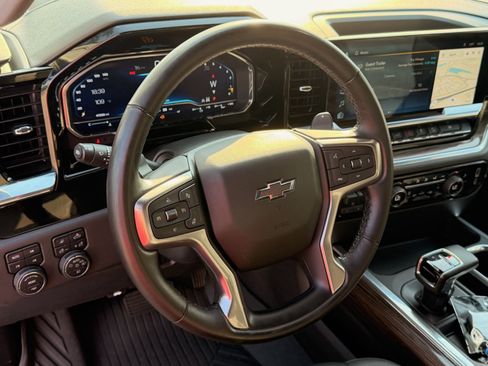 Used 2023 Chevrolet Silverado 1500 LT Trail Boss w/ LT Trail Boss Premium Package AWD/4WD image 17