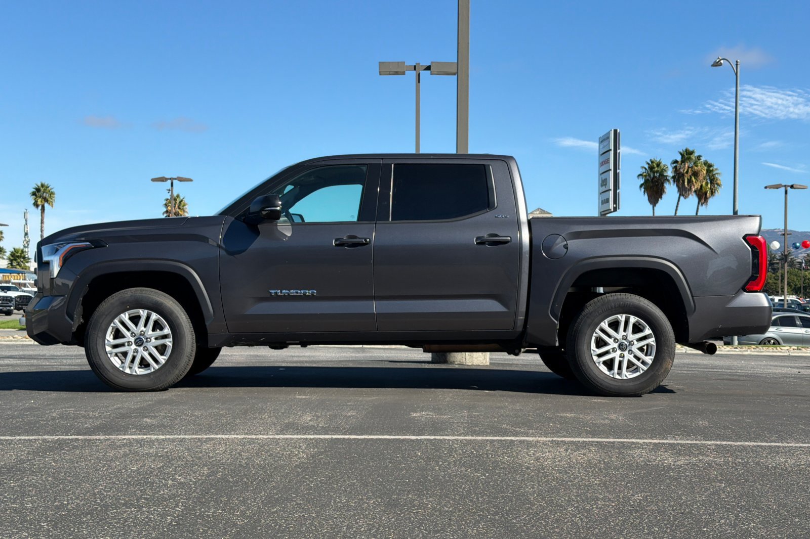 Used 2023 Toyota Tundra SR5 w/ SR5 Premium Package AWD/4WD image 7