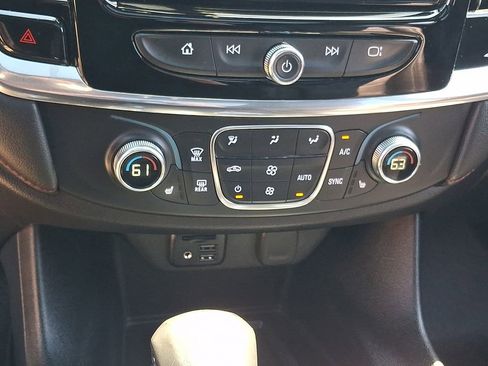 Used 2023 Chevrolet Traverse RS AWD/4WD image 17