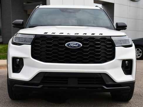 Used 2025 Ford Explorer ST-Line w/ ST-Line Street Pack AWD/4WD image 10