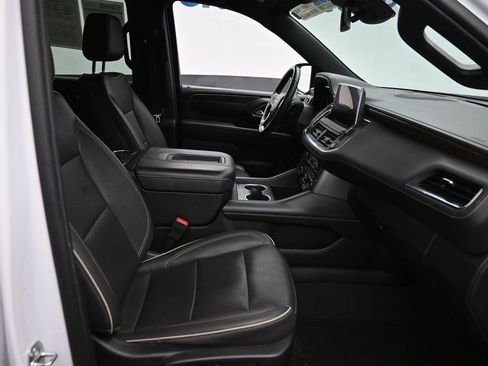 Used 2023 Chevrolet Suburban Premier image 7