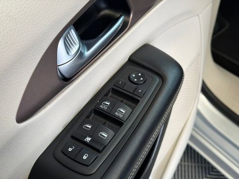 Used 2023 Chrysler Voyager LX FWD image 19