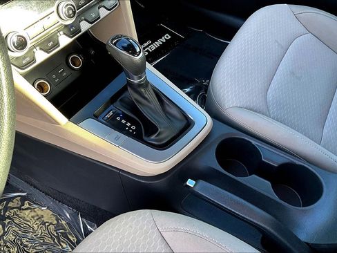 Used 2020 Hyundai Elantra SEL image 14