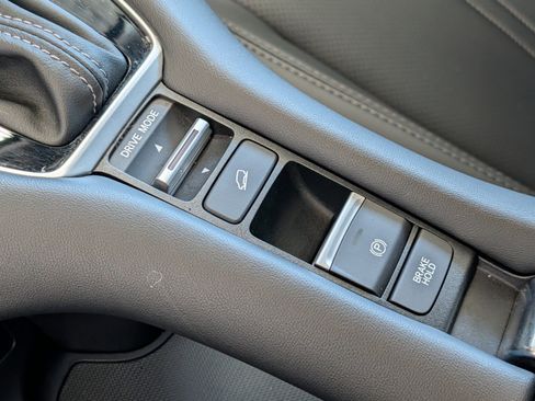 Used 2025 Honda HR-V EX-L image 24