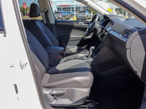 Used 2024 Volkswagen Tiguan SE image 8