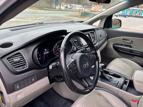 Used 2017 Kia Sedona LX w/ LX Essentials Premium Package image 26