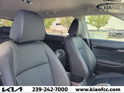 Used 2025 Kia Seltos EX FWD image 9