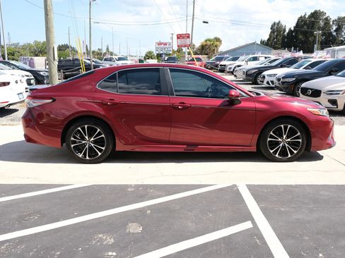 Used 2018 Toyota Camry SE FWD image 4