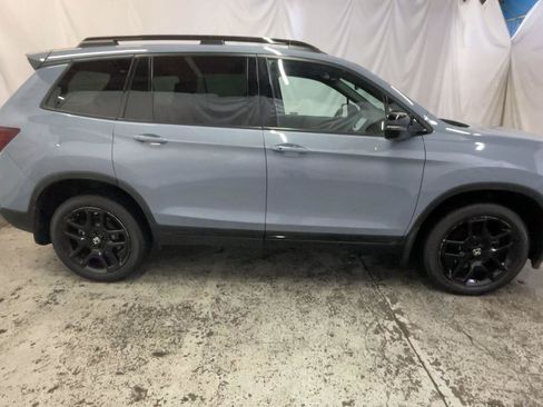 Certified 2024 Honda Passport Black Edition image 4
