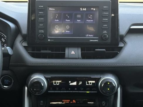 Used 2020 Toyota RAV4 XLE w/ Convenience Package FWD image 17