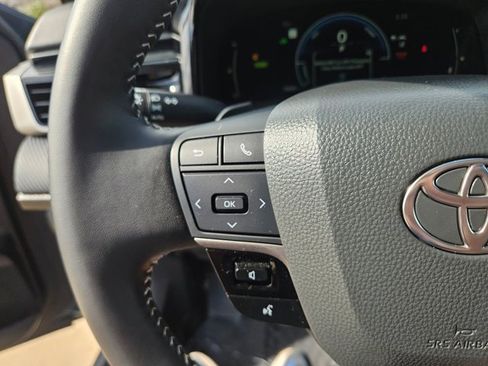 Used 2025 Toyota Camry SE w/ Convenience Package image 23