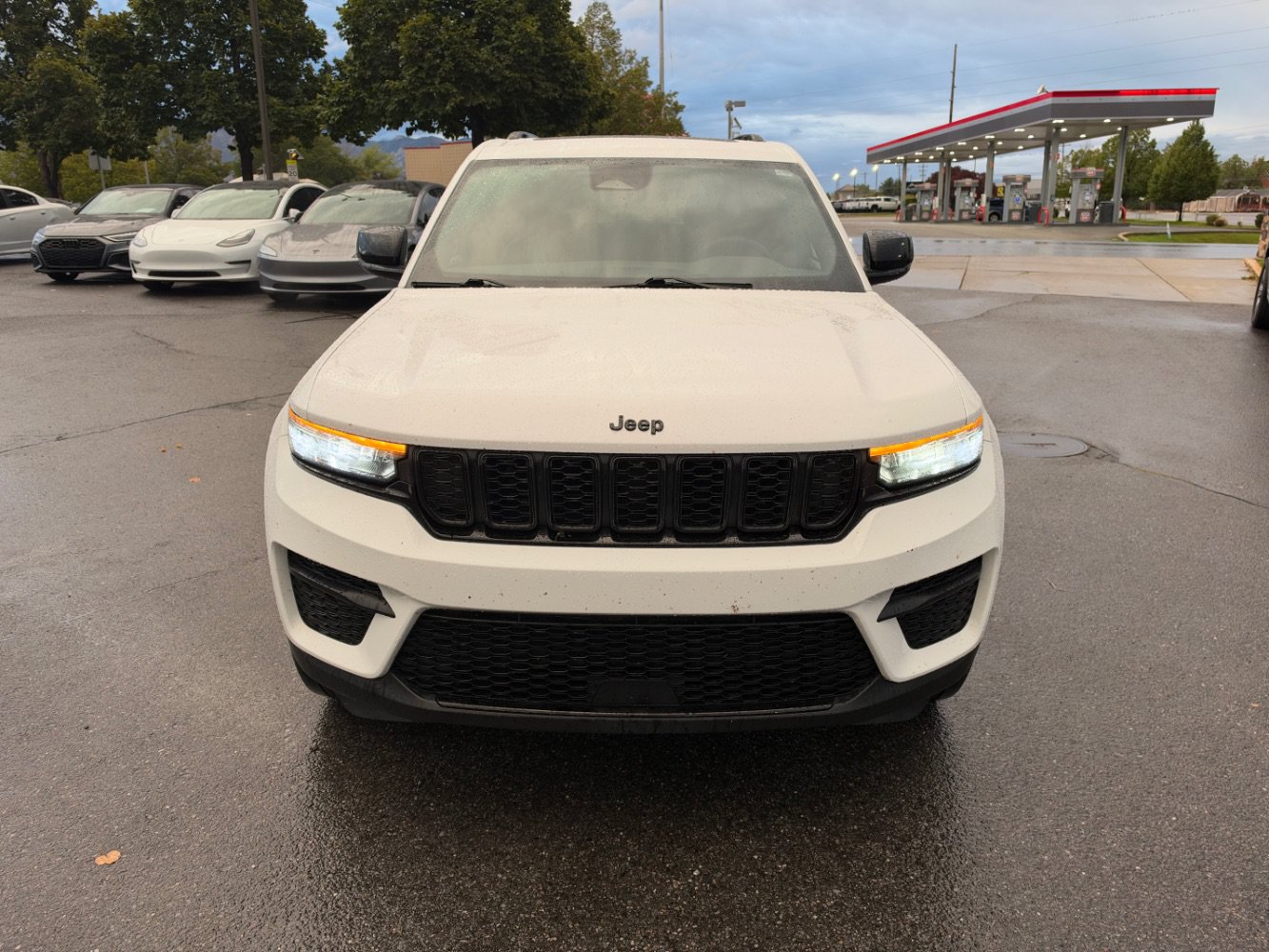 Used 2023 Jeep Grand Cherokee Altitude AWD/4WD image 8