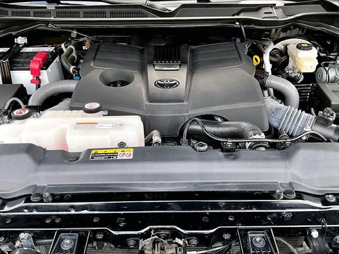Used 2024 Toyota Tundra Limited w/ Power Package AWD/4WD image 32