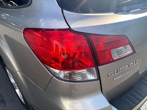 Used 2014 Subaru Outback 2.5i Premium AWD/4WD image 32