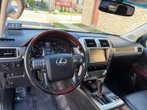 Used 2018 Lexus GX 460 Premium w/ Premium Package AWD/4WD image 19