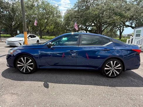 Used 2020 Nissan Altima 2.5 SR w/ Premium Package FWD image 3