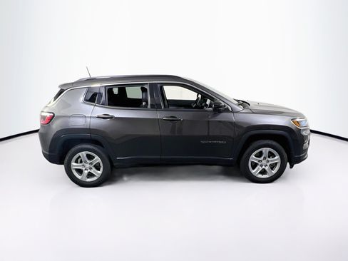 Used 2023 Jeep Compass Latitude w/ Convenience Group AWD/4WD image 4