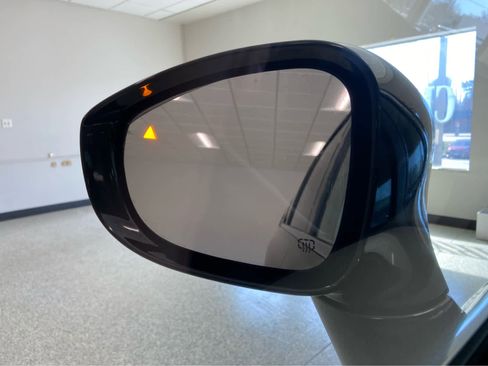 Used 2024 Chrysler Pacifica Touring-L FWD image 39