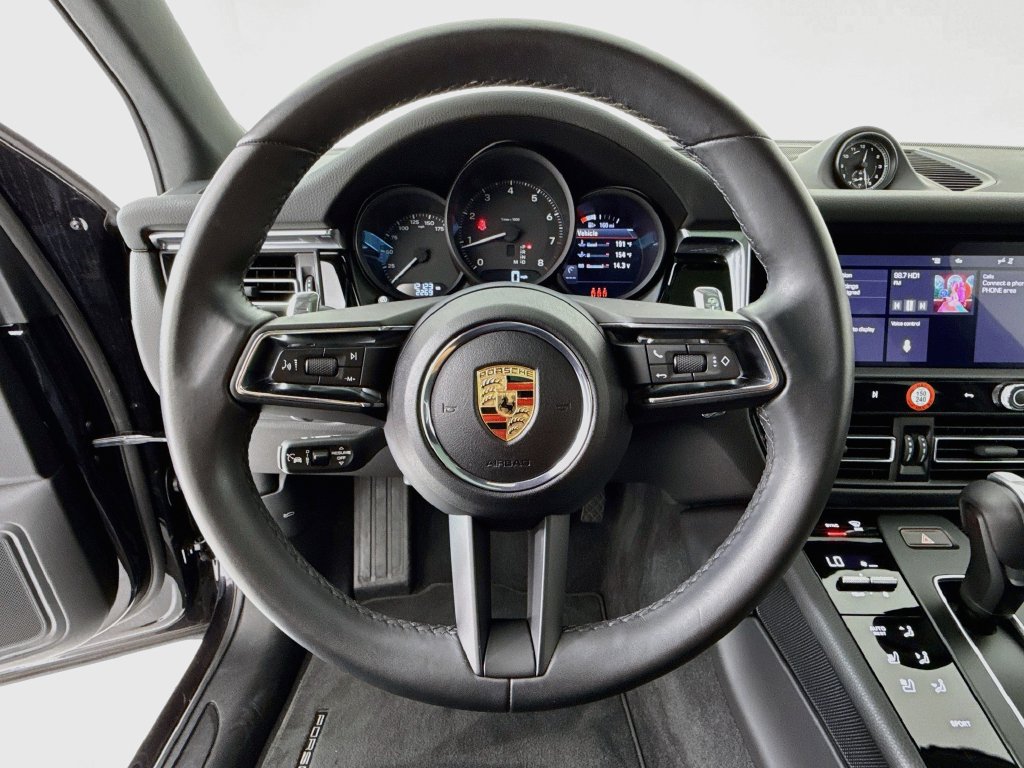 Certified 2025 Porsche Macan AWD/4WD image 15