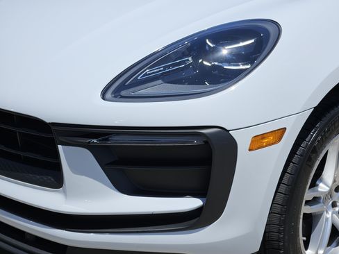 Certified 2026 Porsche Macan AWD/4WD image 12