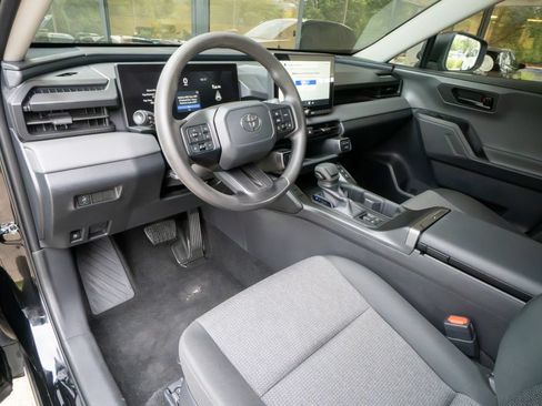 Used 2026 Toyota RAV4 LE AWD/4WD image 9